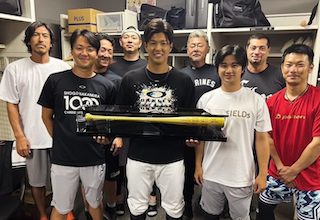 ロッテ・中村奨吾 1000本安打達成で祝福「BPの方々から素敵な記念品を」