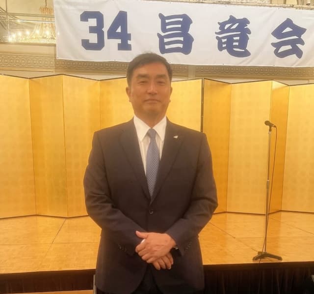 山本昌　後援会でのスーツ姿「昌竜会の皆様にかわいがって頂いてます」