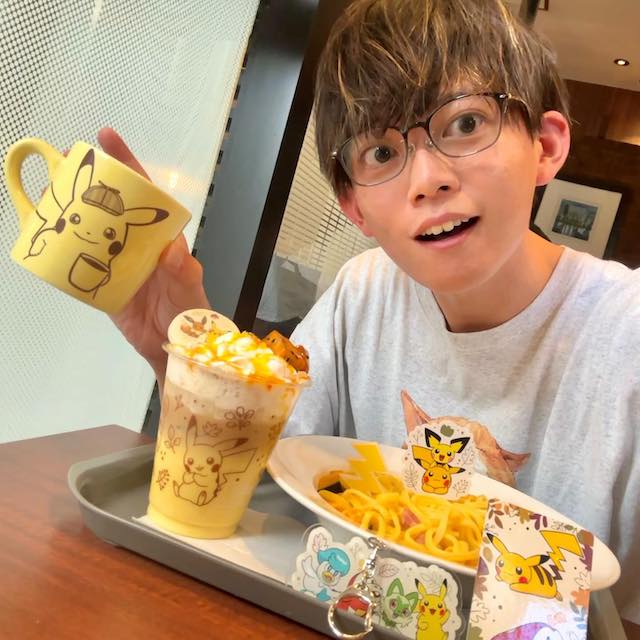 コラボ商品に大興奮🤩✨たくさんのピカチュウに囲まれる松丸亮吾が可愛すぎる…💖 💖