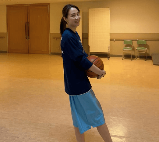 「スポーツ出来る女性って素敵！」人気モデル・利水つばさ、レアなバスケットムービーを公開！シュート姿にファン魅了される「可愛すぎ」