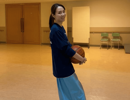 「スポーツ出来る女性って素敵！」人気モデル・利水つばさ、レアなバスケットムービーを公開！シュート姿にファン魅了される「可愛すぎ」