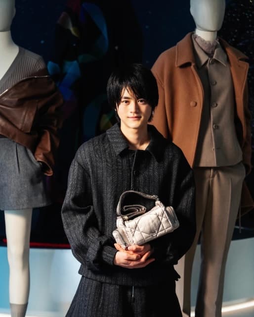 鈴鹿央士、Diorメンズ新作コレクションをインスタグラムで披露