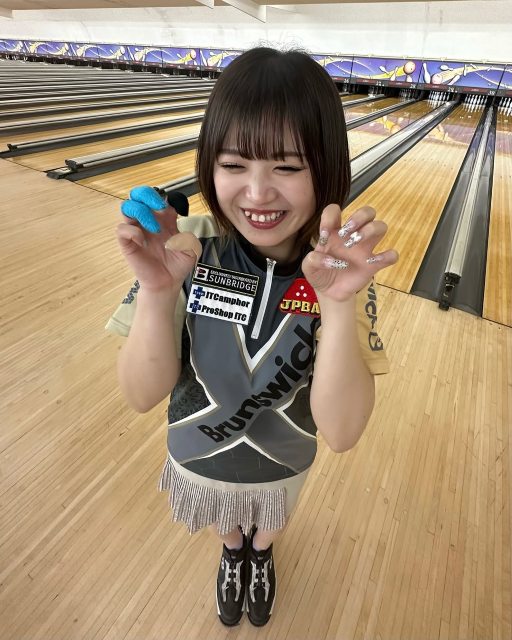 「テンション上がる〜」美女プロボウラー渡辺莉央、お気にのスカートにアゲアゲスマイルが可愛すぎると話題に！