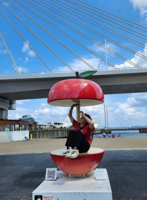 爽快ショット！体操日本代表・宮田笙子が青森観光で見せたリラックス笑顔