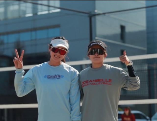 ビーチバレー藪見真歩、川崎菜々子とビーチバレー＆スタイルショット！『脇しめてポーズせよ』