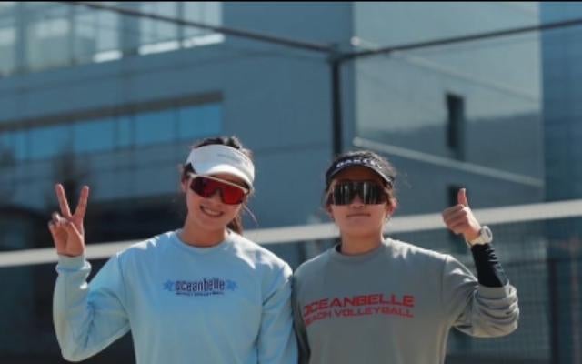 ビーチバレー藪見真歩、川崎菜々子とビーチバレー＆スタイルショット！『脇しめてポーズせよ』