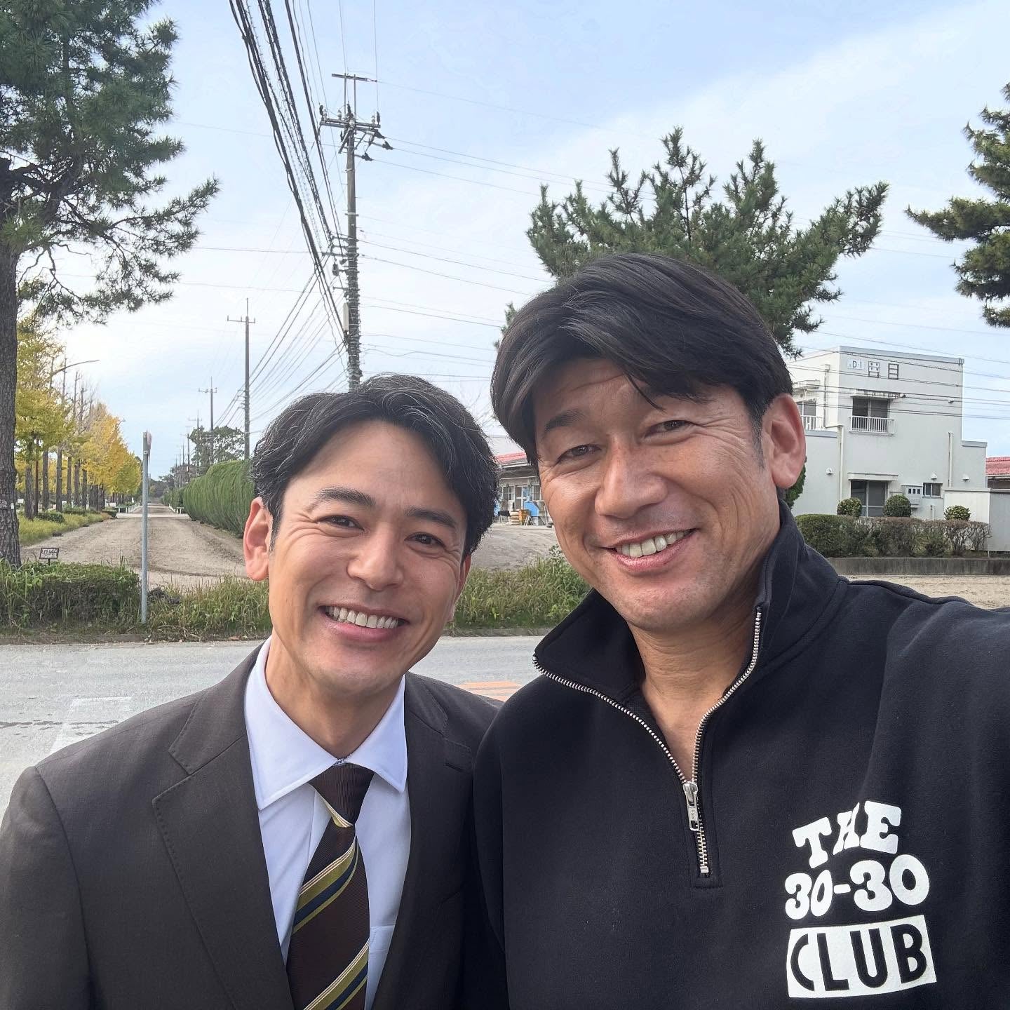 「なんて豪華なツーショット」DeNA三浦前監督が大俳優と遭遇