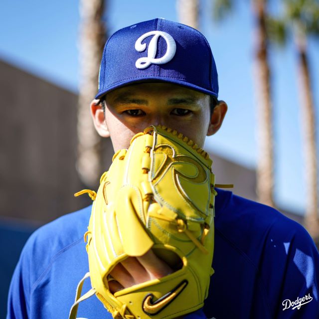 真剣な表情で...ドジャース・佐々木朗希のキャンプ地入りを報告