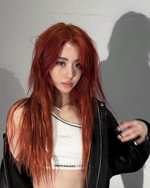 LE SSERAFIM・ユンジンがスタイル抜群のオフショットを披露🧡