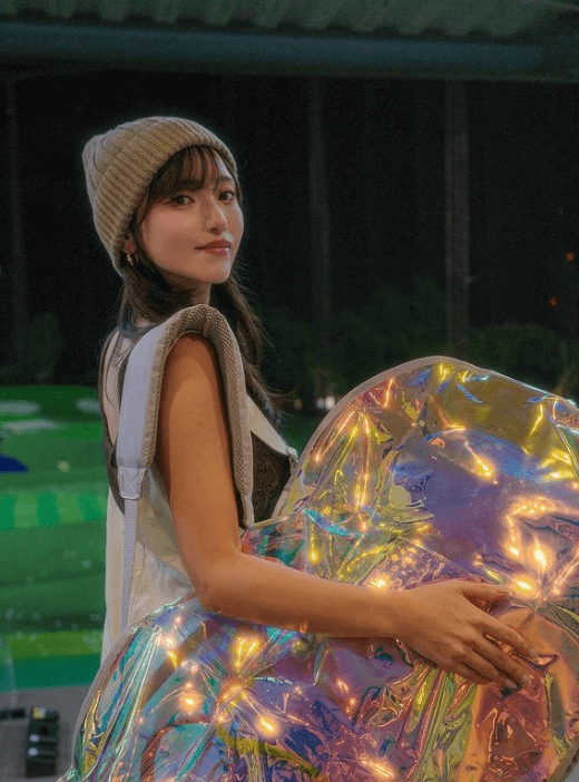 ゴルフ女子・引地裕美、ホログラムトラベルカバーを抱えた激カワショットが可愛すぎる