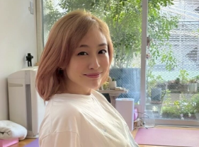 新井恵理那が金髪姿を初公開！マタニティヨガで「お互いいよいよだね」を20回連呼？