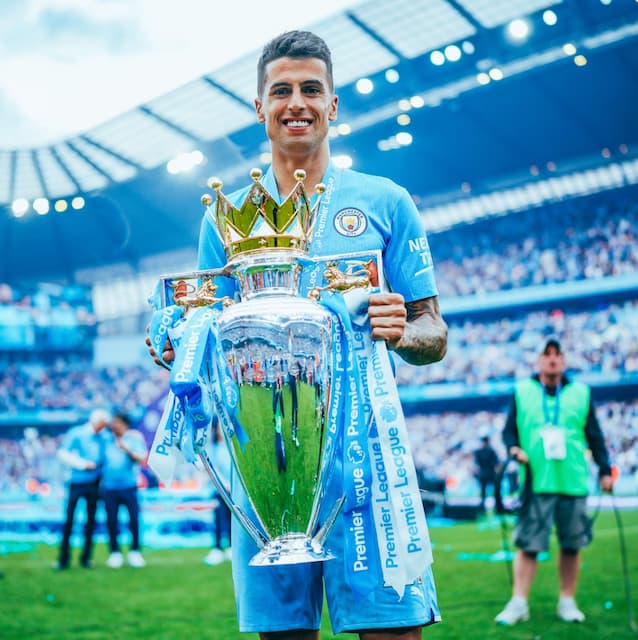 マンC カンセロの完全移籍を報告