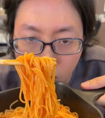 料理ってこんな「やけくそ」で良いんですか？料理研究家・リュウジのパスタが「簡単、すげぇー」と話題に！