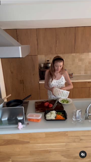 木下優樹菜の料理動画に恋人が映り込み？！