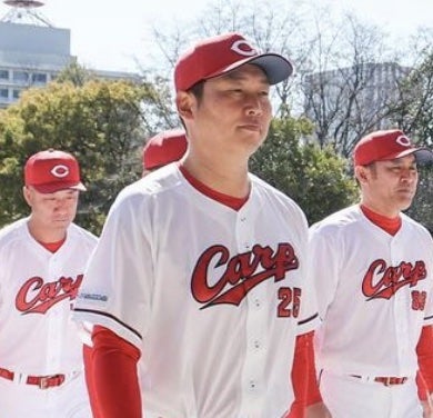 新井監督、必勝祈願で広島護国神社へ