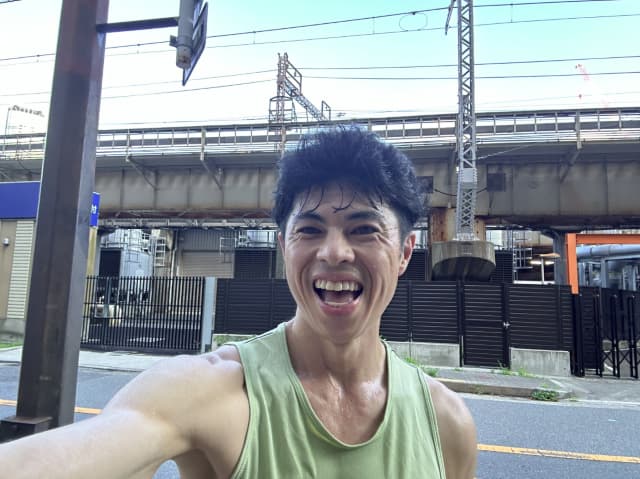 「朝ラン。大阪。」小島よしおが大阪で朝ランニング！セミの声を聴きながら走る