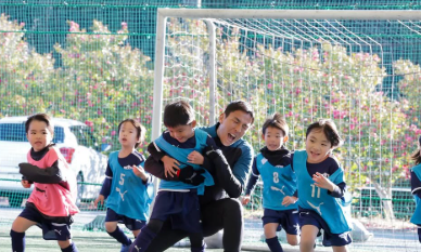 未来のサッカー少年たちへ　長谷部誠が見せた“コーチの顔”