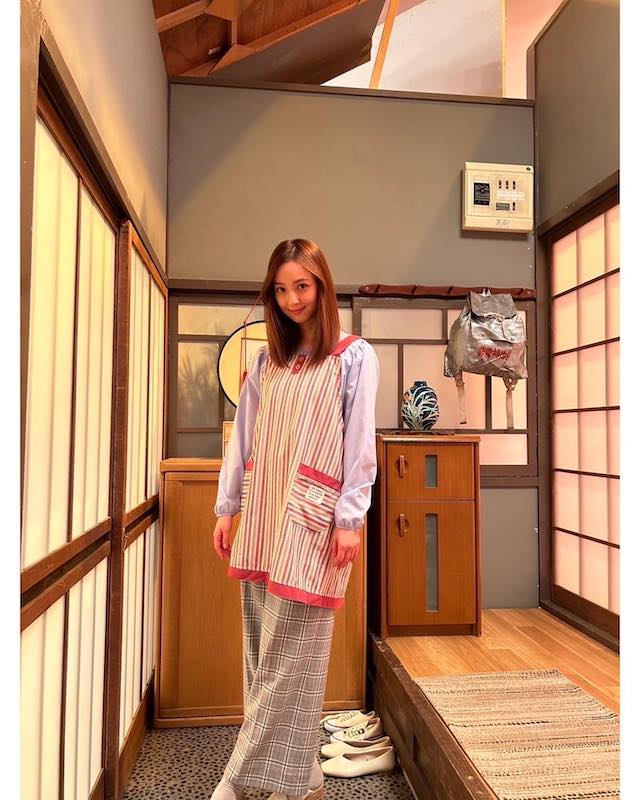 佐々木希がドリフに大挑戦!?番組衣装のオフショットを公開📸