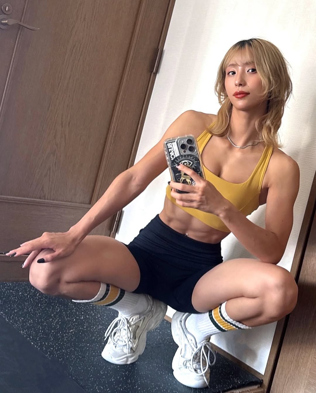 トレーナー・ヨシコが説得力のある肉体とともにダイエットのポイントを語る