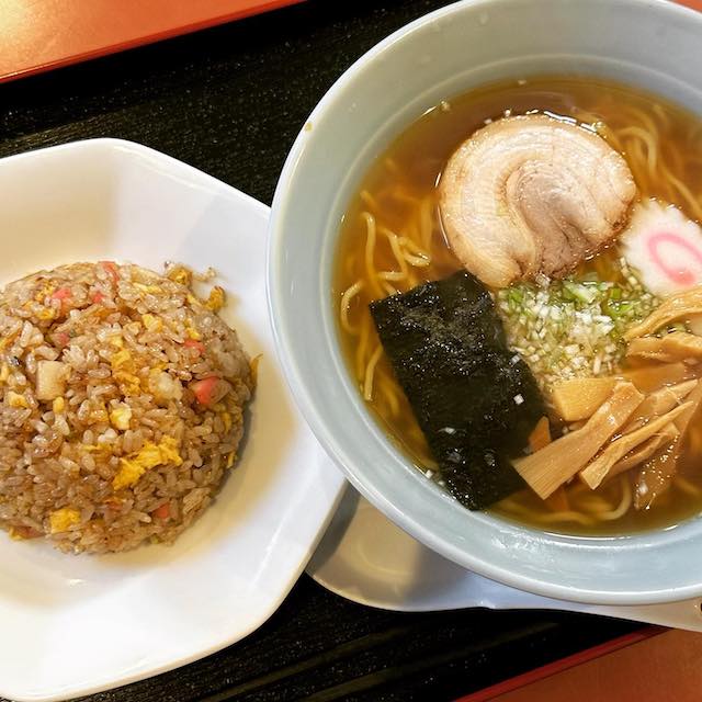 有吉弘行が美味しそうな写真をアップ🤤半チャラーメン🍥