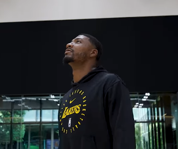 まさかの“夢実現”発言にファン感涙！レイカーズ新加入選手の初日映像が話題に