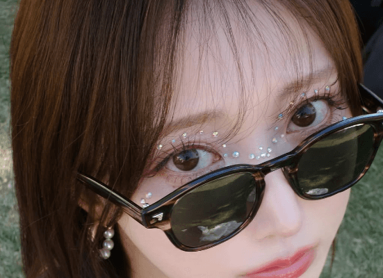 「めがみーー！」大人気モデル、フェスティバルで魅せたフェスメイク＆現地ムービーの豪華さにファン見惚れる！