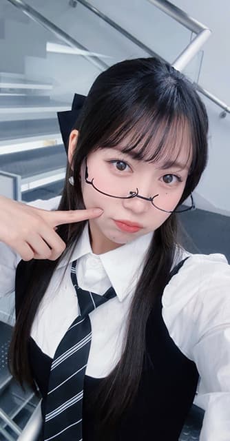 「おはよ」ARCANA PROJECTの天野ひかるが可愛すぎるメガネ姿を披露！ファンからも大好評！