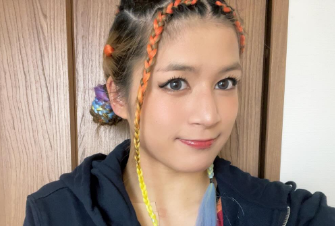 「ファン愛が可愛すぎる！」山岡聖怜、お気に入りTOMMY上着に満面の笑み