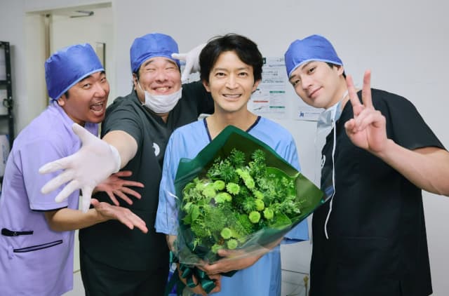 「ご覧頂きありがとうございました。」津田健次郎がドラマ「19番目のカルテ」にアナウンサー役で出演