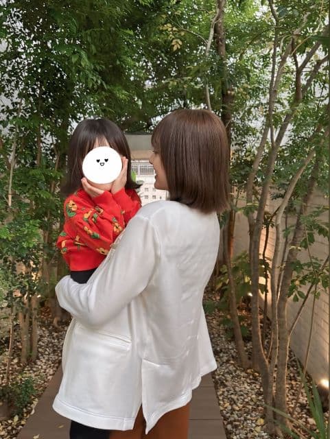 菊地亜美、長女が初めてのヘアカットへ！親子お揃いヘアがかわいすぎると話題に！