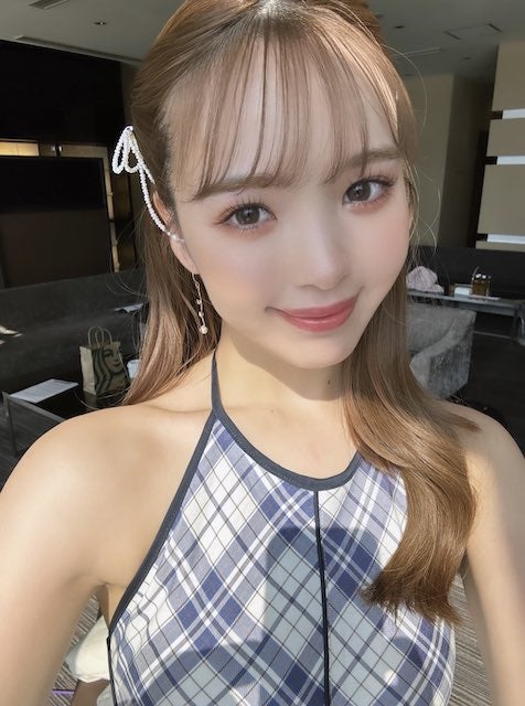 結婚発表で話題・藤田ニコルが最新ショットを公開💖「撮って頂いた写真二重顎つらいー笑」