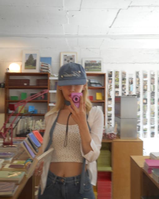 人気韓国アイドルのスタイル抜群へそ出しショットが可愛すぎると大反響