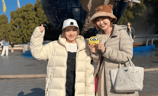 「可愛い！」美女レーサー、”彼女”と表現したモータースポーツ仲間とユニバへ！デートショットにファン歓喜