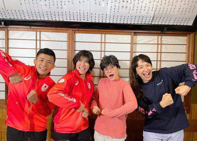 浜口京子、パリ五輪金メダルの後輩レスリング選手二人との