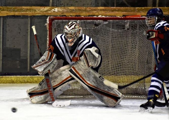 本州勢で唯一のアイスホッケー制覇、Ｖ字ライン３本のユニホームの由来