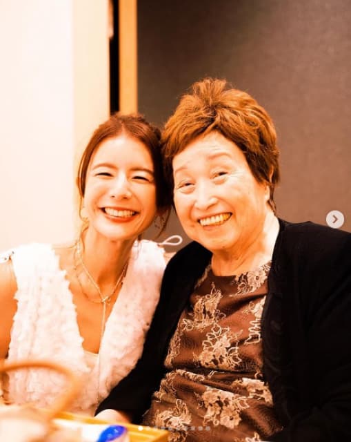 スザンヌ、〇〇のファンミーティングに参加し、幸せを感じる