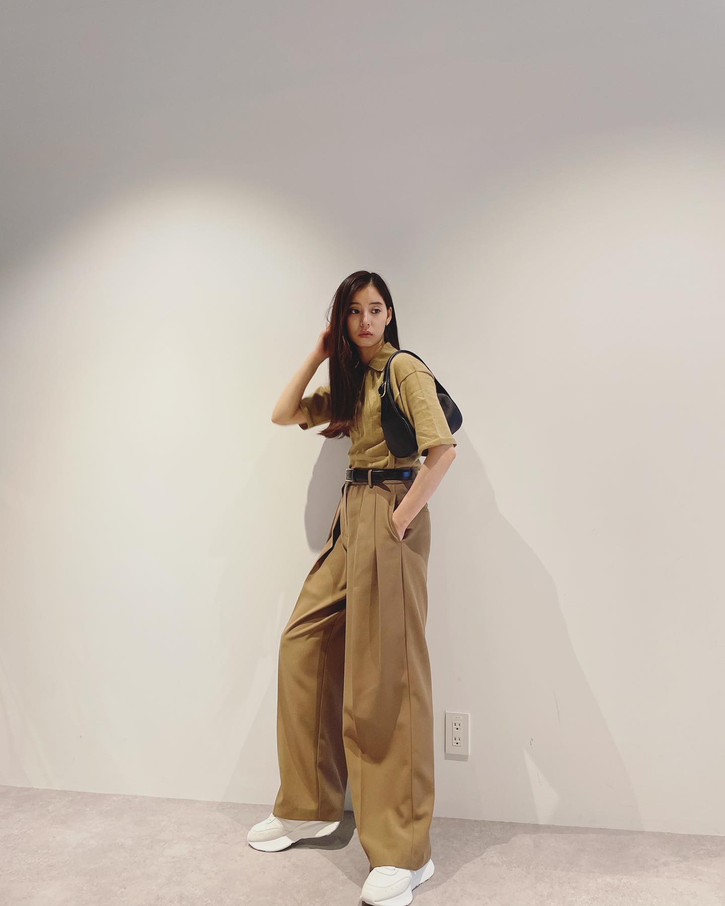 もはや何頭身！？新木優子さんの最新私服ショットが可愛すぎる💕🌈