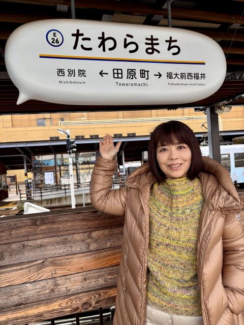 俵万智、高校時代の最寄り駅「たわらまち」駅で笑顔！奇跡の一致に驚きのコメントが続出