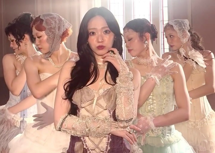 「みんなも踊ってね！」鈴木愛理、いつもとは違う妖艶な姿でキャッチーな動きにあふれる新曲ダンスを披露