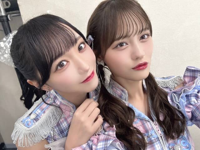 イコラブメンバーが野口衣織と髪飾り交換2ショットを公開！ファン「愛おしいちょーかわいい」