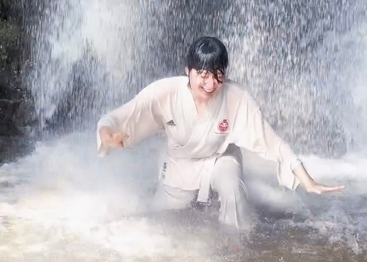 元フィギュアスケーター・浅田舞の夏の記憶…滝行挑戦で見せた笑顔と“ヘロヘロ”