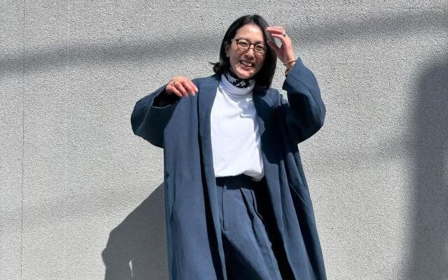 春の陽ざしに映える！板谷由夏さんの洗練された軽やかコーデ。 心躍る季節、新しい洋服をまとってお出かけ