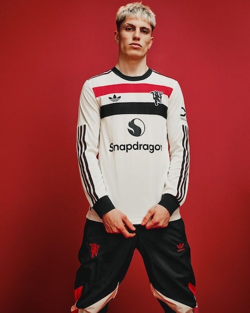 「史上最高傑作だ！」マンチェスター・ユナイテッドが新ユニフォームを発表！現地ファンからは絶賛の声