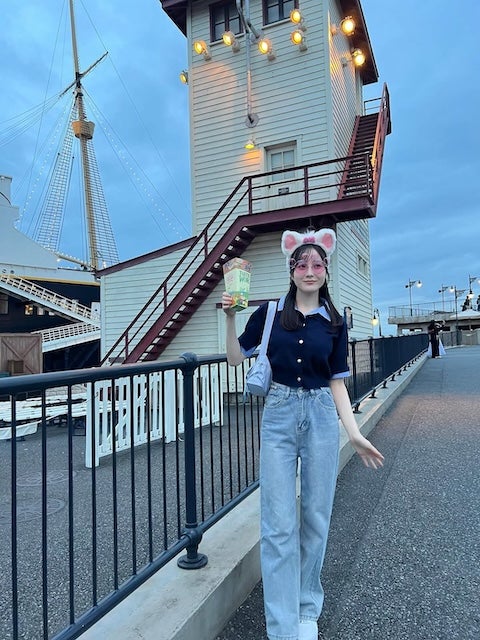 「紗来ちゃんめっちゃ可愛いッッ」本田紗来の“ディズニー”オフショットにファンからコメント続々！