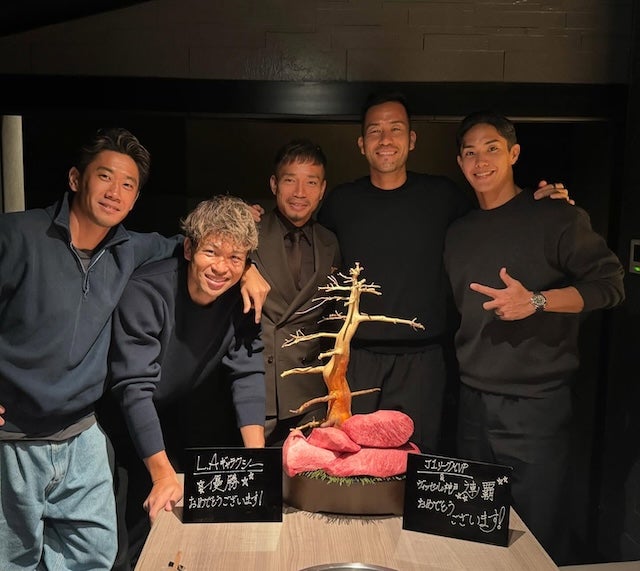 「今年のオフは昔の仲間にたくさん会えて嬉しい！」吉田麻也が「長友会」に参加！