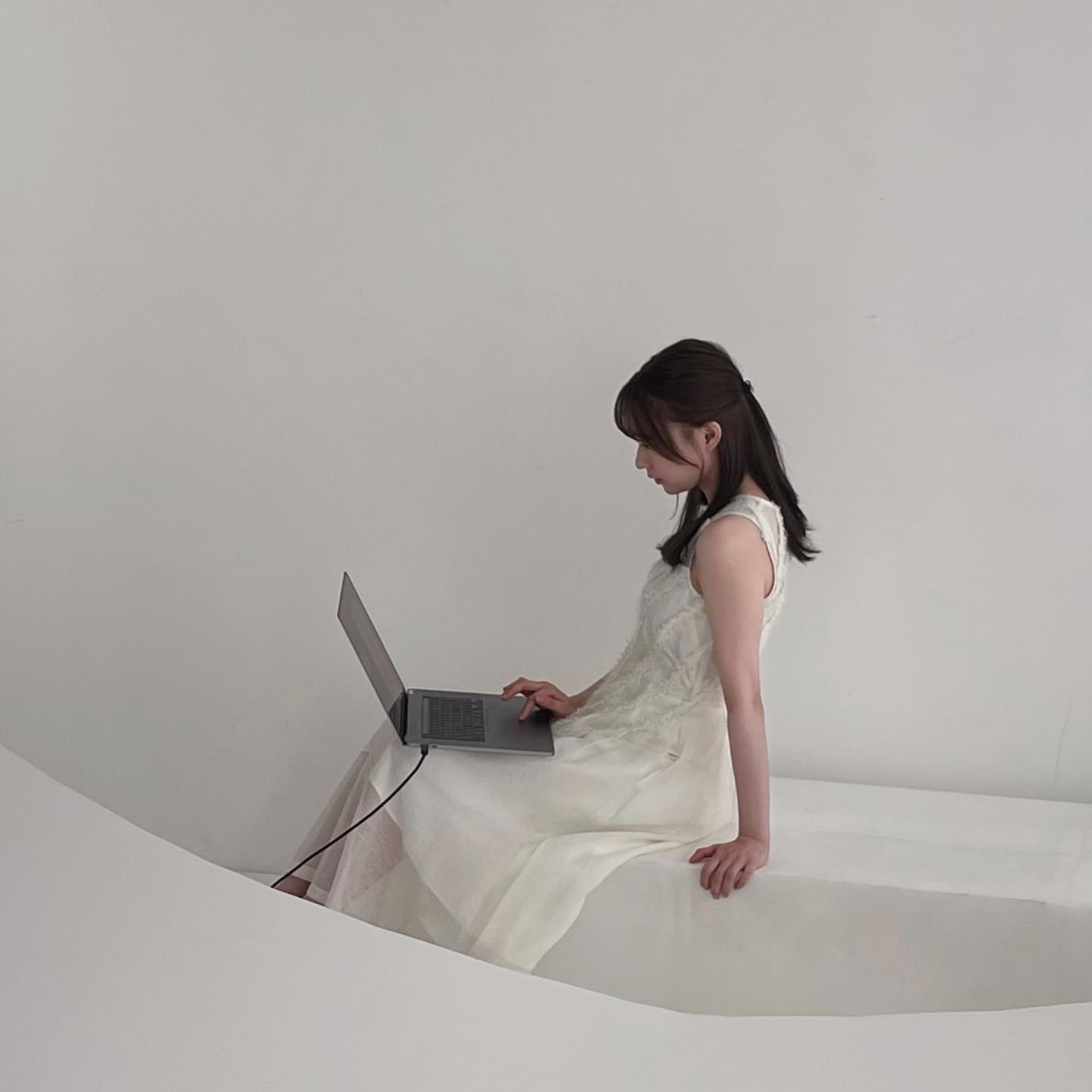 気になる投稿連発？📚😳鈴木絢音の〇〇ショットが話題に！