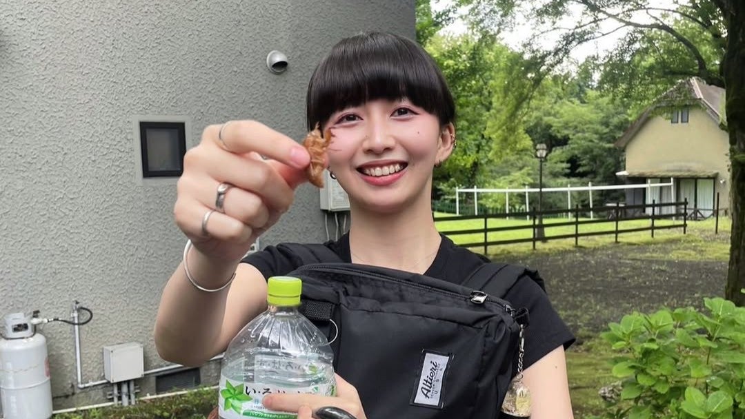 音楽一家の長女が“夏の出会い”を満喫するオフショットが話題に