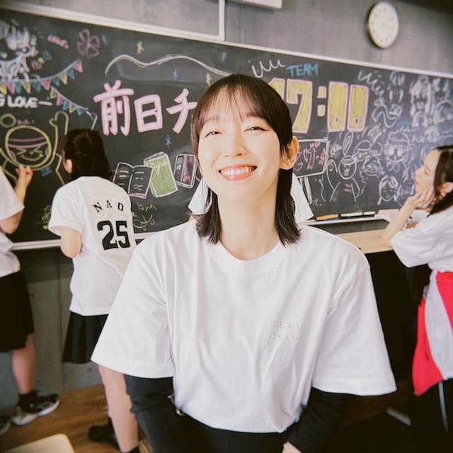 『御上先生』出演中の吉岡里帆が可愛すぎるクラTオフショットを公開！