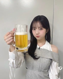 本田真凜 ”お酒強そう”と話題に⁈ 大きなビールジョッキ手にした最新ショットにいいね続々