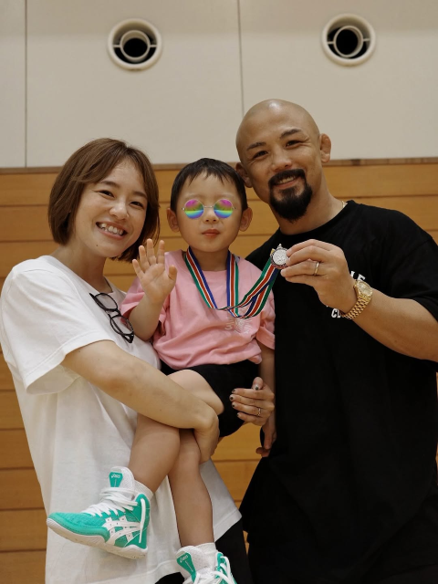 「4歳と1日で試合デビュー」リオ金元レスリング・登坂絵莉 、将来有望サラブレッド息子＆総合格闘家夫と仲良し家族ショット！